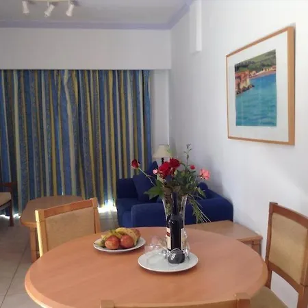 Gardens Apartment *