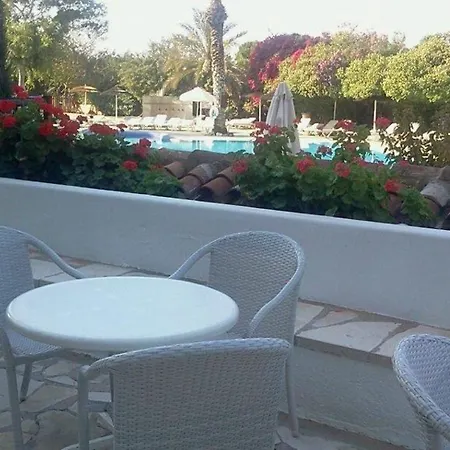 Gardens Apartment *